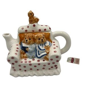 TEE-NEE By Cardinal Sitting Pretty Teddy Bear Collection Vintage Teapot New tag